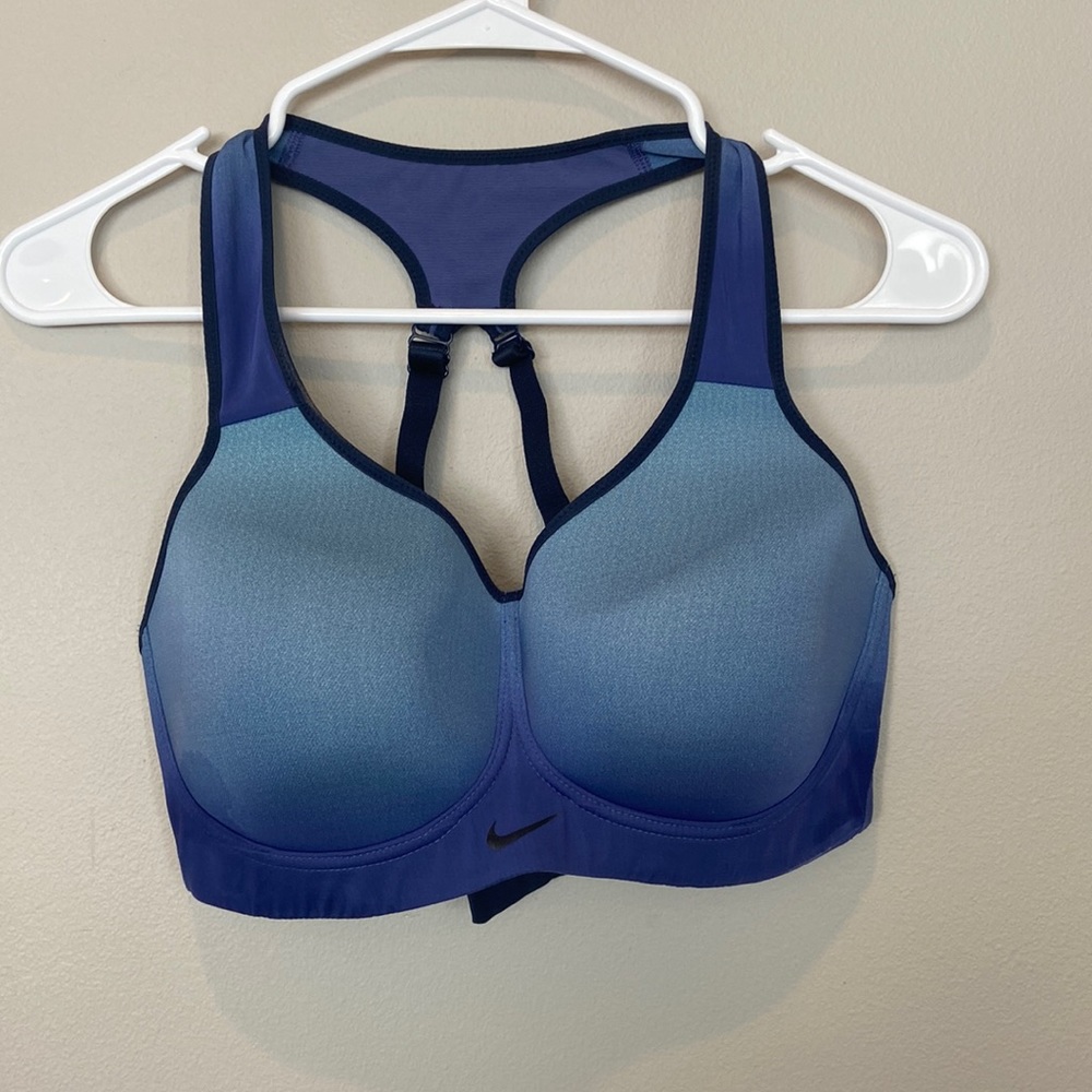 Nike dry fit padded sports bra size 34D